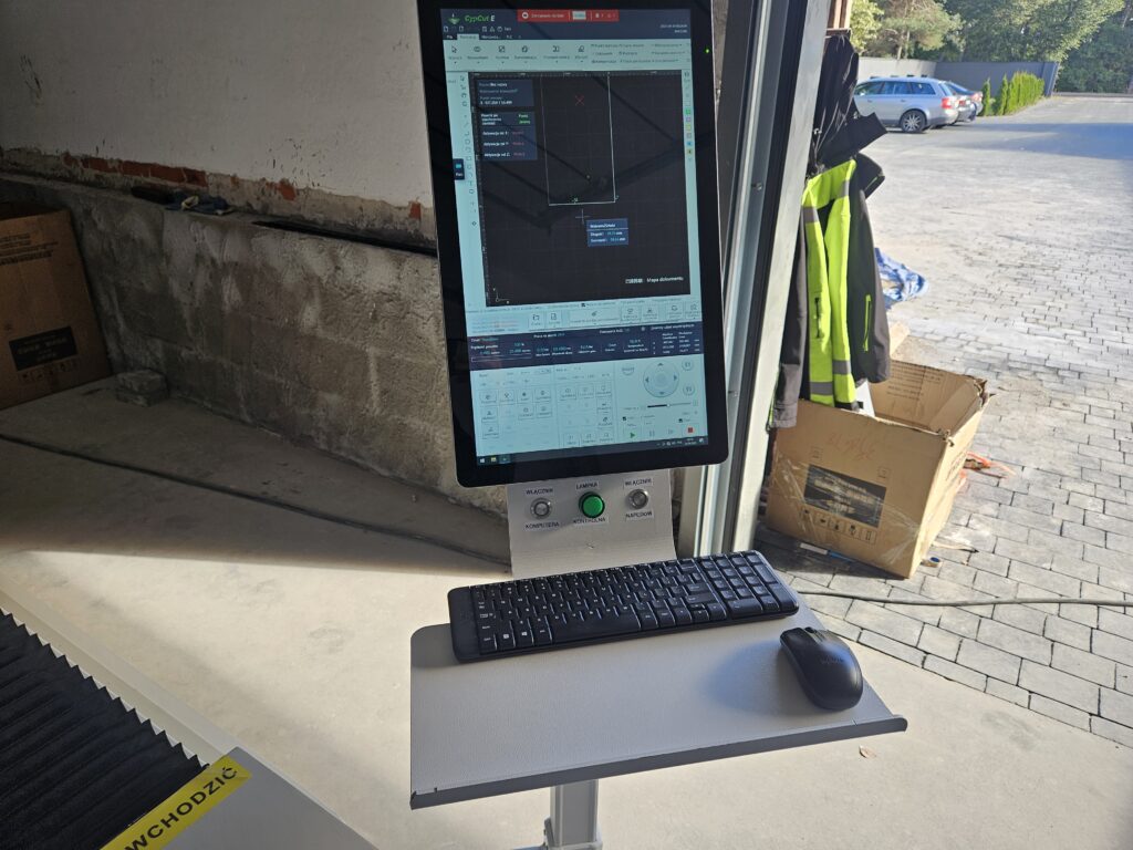 Panel sterowania lasera fiber Aktona TR3015L-R 3kW do cięcia stali. Oprogramowanie CypCut.