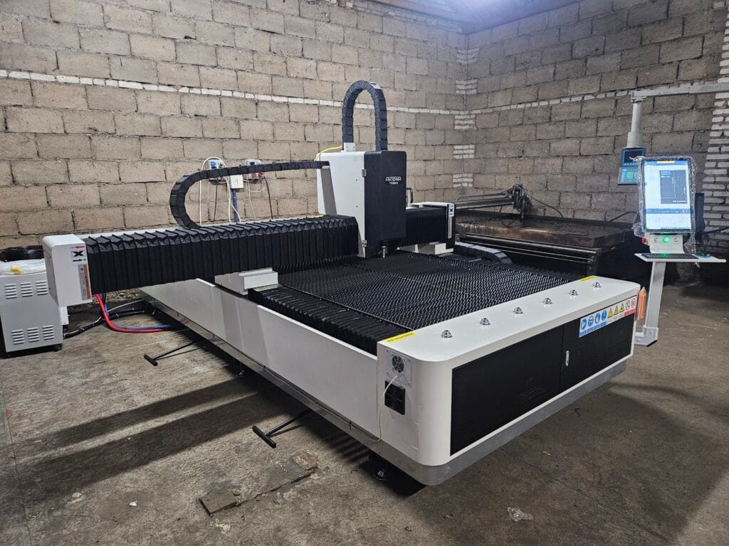 Laser fiber Aktona TR3015LR 3 kW do cięcia stali w firmie MW Stal w Dębsku.