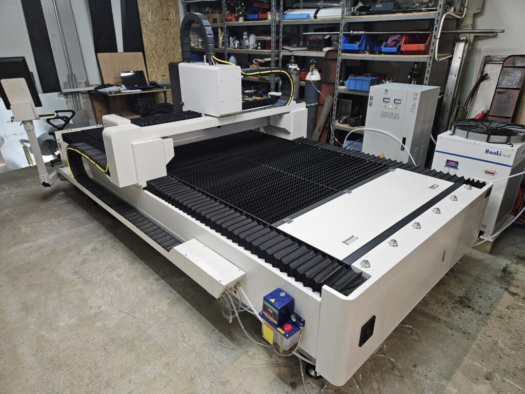 Aktona TR3015L laser fiber do cięcia stali.