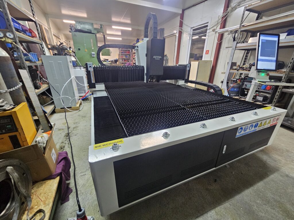 Aktona TR3015L laser fiber do cięcia stali.