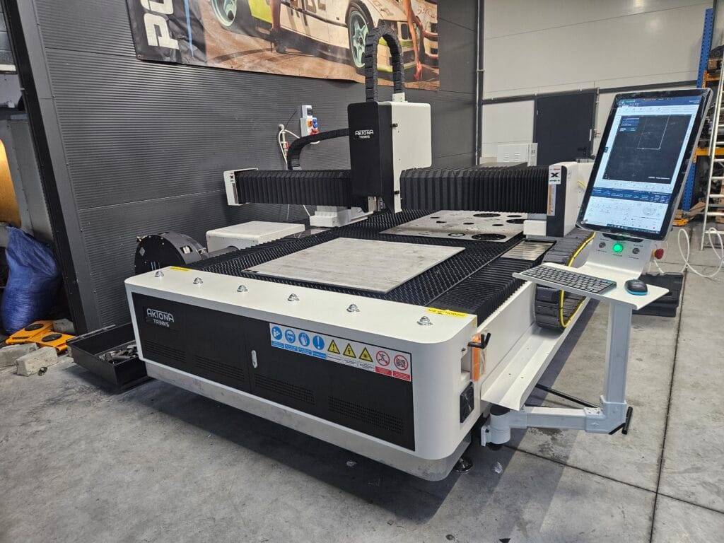 Laser fiber Aktona TR3015LR 6 kW w firmie Poweride. Ploter laserowy do cięcia stali.