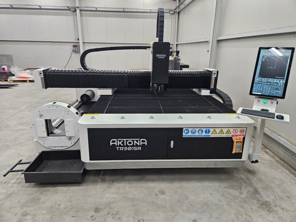 Laser fiber Aktona TR3015LR 3 kW do cięcia stali w firmie Pro-Met (Woj. podkarpackie). Ploter laserowy Aktona.