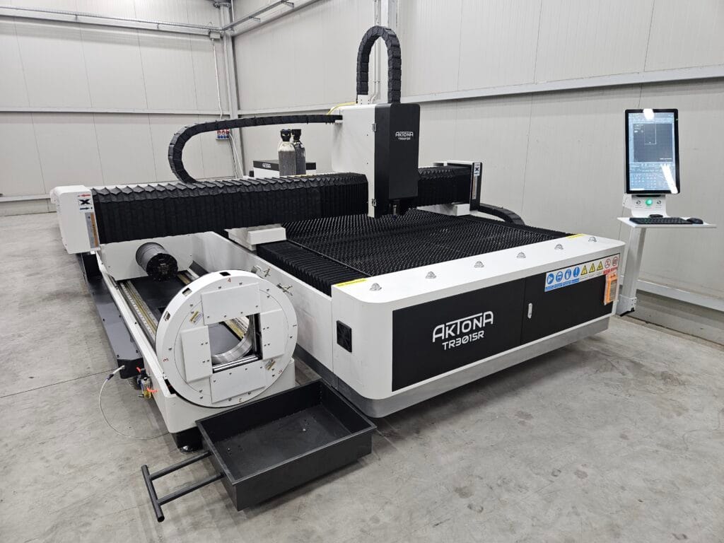 Laser fiber Aktona TR3015LR 3kW w firmie Pro-Met. Ploter laserowy do cięcia stali.