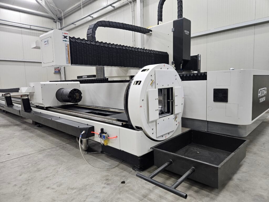 Aktona TR3015LR, laser fiber 3 kW w firmie Pro-Met, woj. podkarpackie. Ploter laserowy Aktona do cięcia stali.