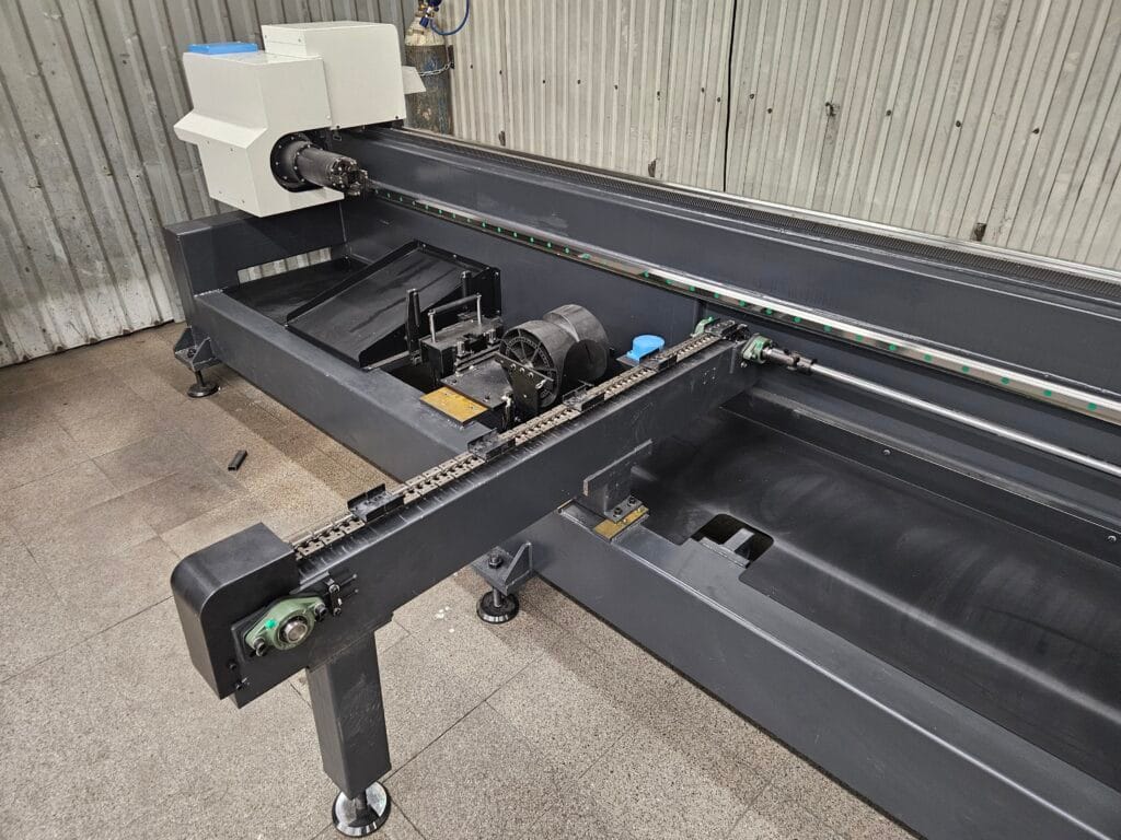 Laser do cięcia rur Aktona 6012SN. Ploter laserowy do cięcia stali.