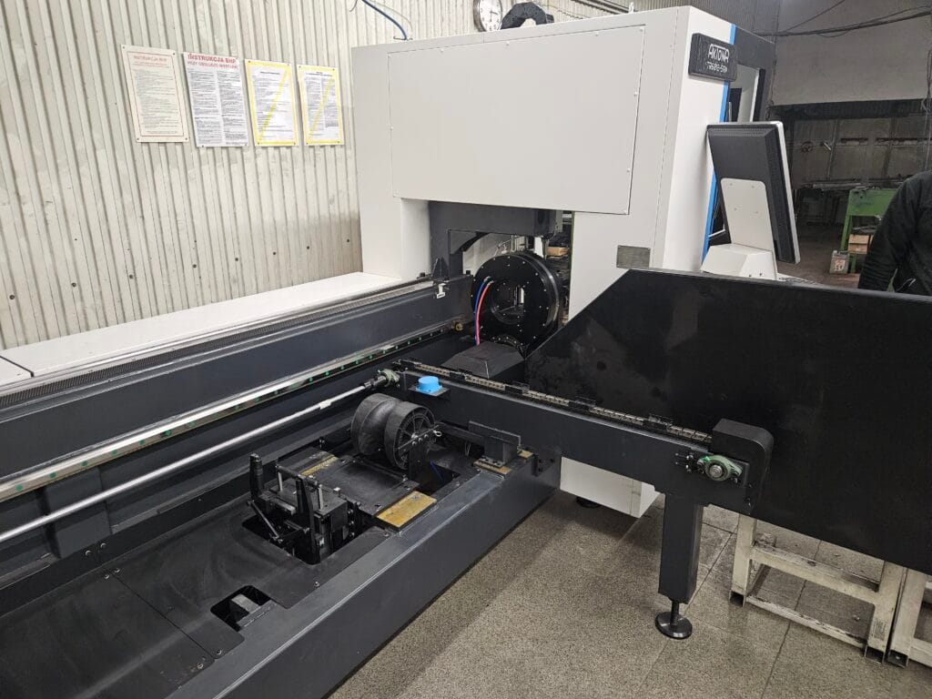 Laser do cięcia rur Aktona 6012SN 3 kW. Ploter laserowy Aktona do cięcia stali.