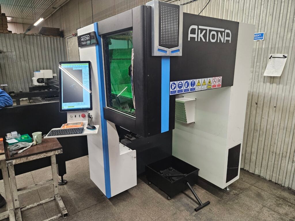 Laser do cięcia rur Aktona 6012SN o mocy 3 kW. Cięcie stali laserem fiber Raycus.