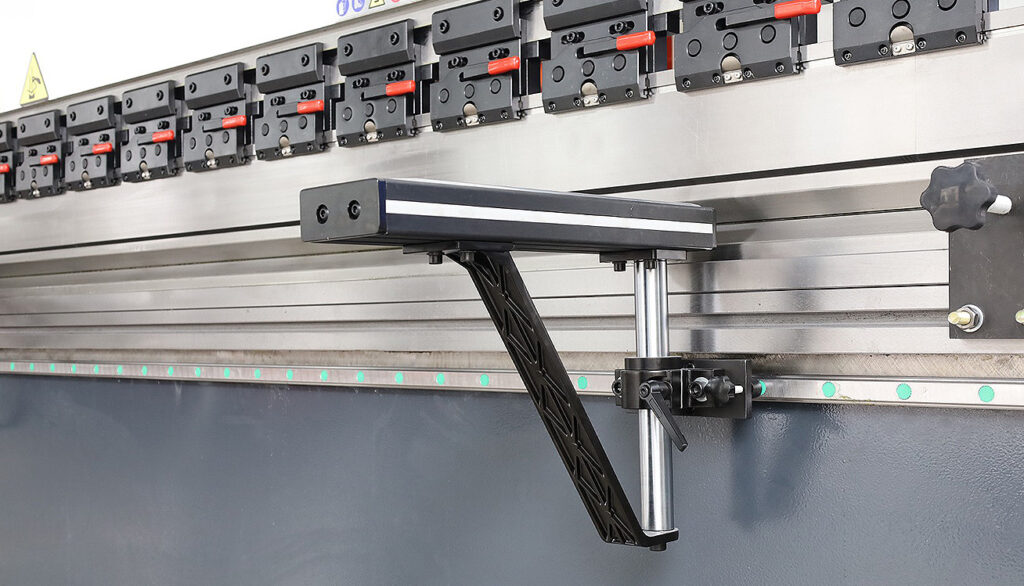 Prasa krawędziowa: narzędzie do gięcia blachy z podparciem.